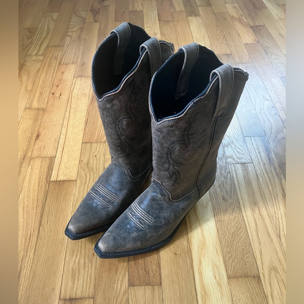 NWT Women’s Cowboy Boots